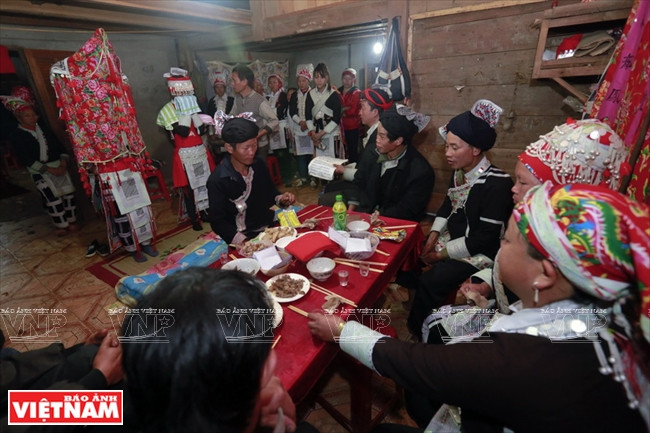 Ceremonia de la boda de los Dao Rojo. (Fuente: VNA)