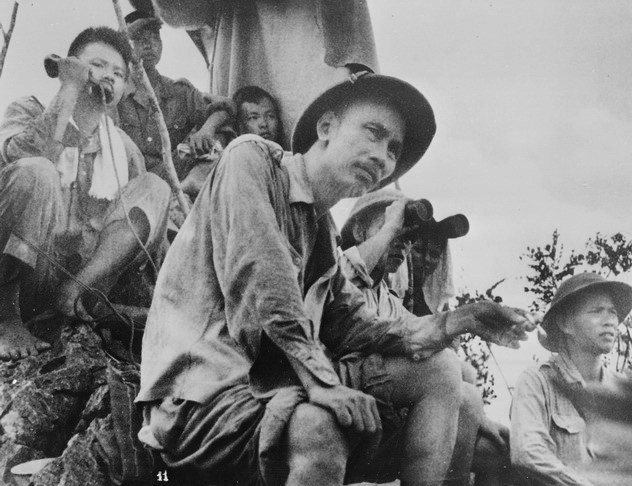 El 16 de septiembre de 1950, el Presidente Ho Chi Minh observó un combate contra las tropas francesas. (Fuente: VNA)