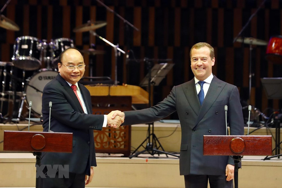El premier vietnamita, Nguyen Xuan Phuc, y su par ruso, Dmitri Medvedev, participaron en la ceremonia inaugural del Año de Amistad Vietnam-Rusia en Moscú. (Fuente: VNA)