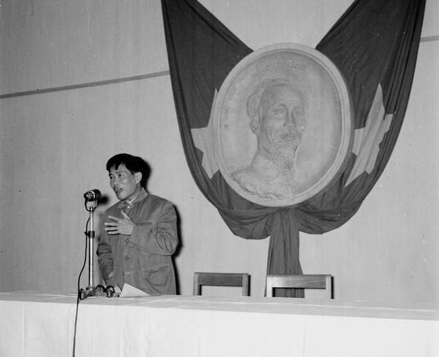 Pham Hung, Jefe de la Delegación del Ejército Popular de Vietnam en el Comité de Negociación del Sur, informó sobre la implementación de los Acuerdos de Ginebra en Hanoi. (Fuente: archivos de VNA)