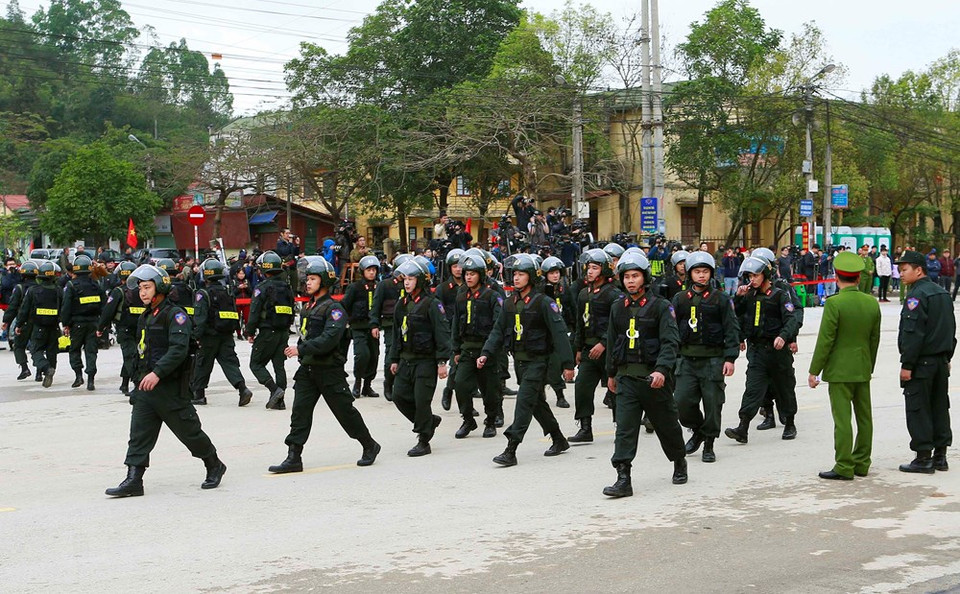 Las fuerzas policíacas aseguran la seguridad de la delegación norcoreana. (Foto: VNA)