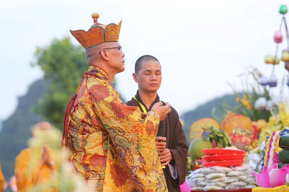 Bonzos superiores y monjes en la misa. (Fuente: VNA)