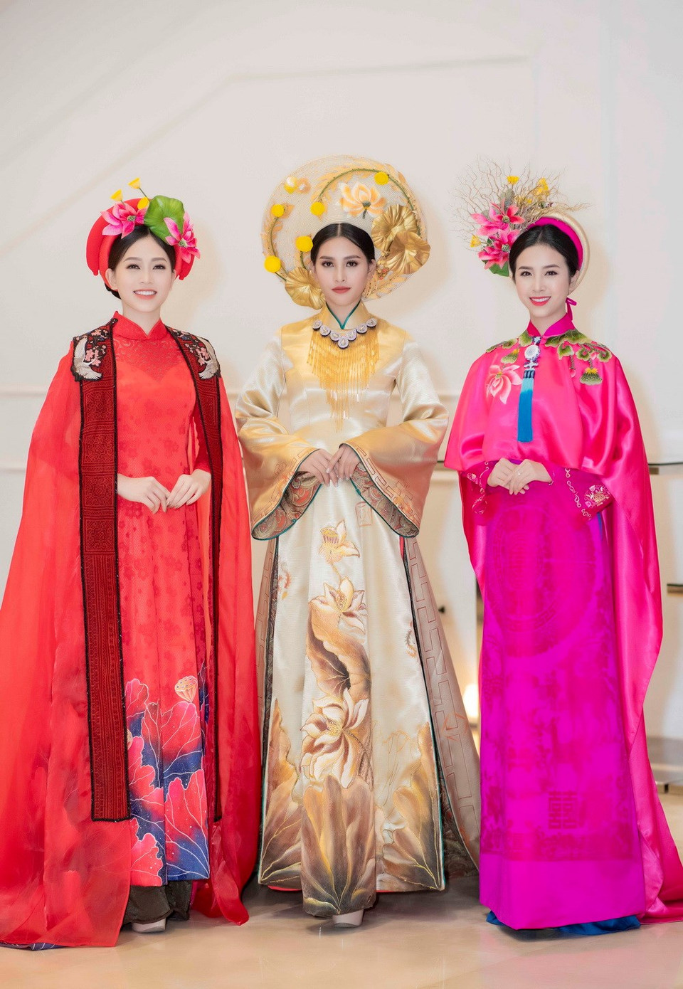 Las misses vietnamitas presentan la colección “El misterioso oriente” del diseñador Tran Thien Khanh. (Fuente: VNA)