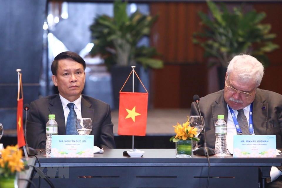 El director general de la VNA, Nguyen Duc Loi, y el vicedirector general de la Agencia de Noticias TASS de Rusia, Mikhail Gusman, en la reunión. (Fuente: VNA)