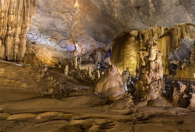 La reserva natural, que cuenta con una zona núcleo de casi 86 mil hectáreas y un área de amortiguamiento de 195 mil 400 hectáreas, está dotada de la estructura de carso más extensa y antigua en Asia. (Foto: VNA) 