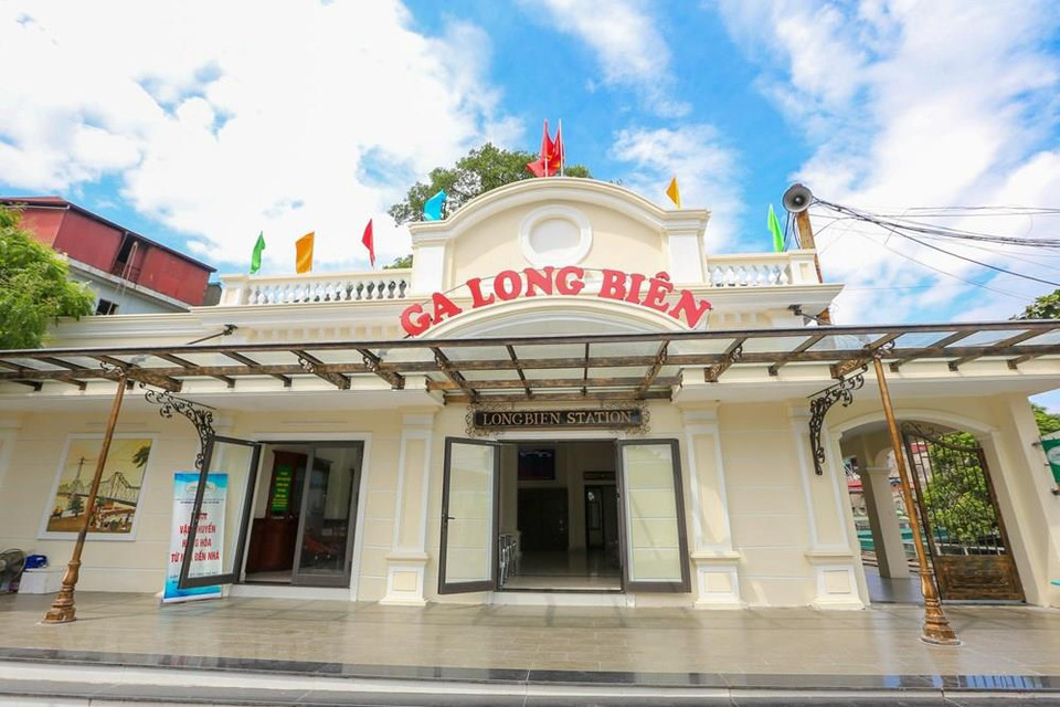 En los últimos días, los pasajeros fueron sorprendidos por la nueva imagen de la antigua estación de tran de Long Bien. (Foto: VNA)