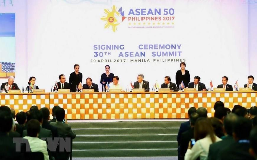 Sesión plenaria de la 30 Cumbre de la ASEAN en Manila, Filipinas, el 29 de abril de 2017. (Foto: VNA)