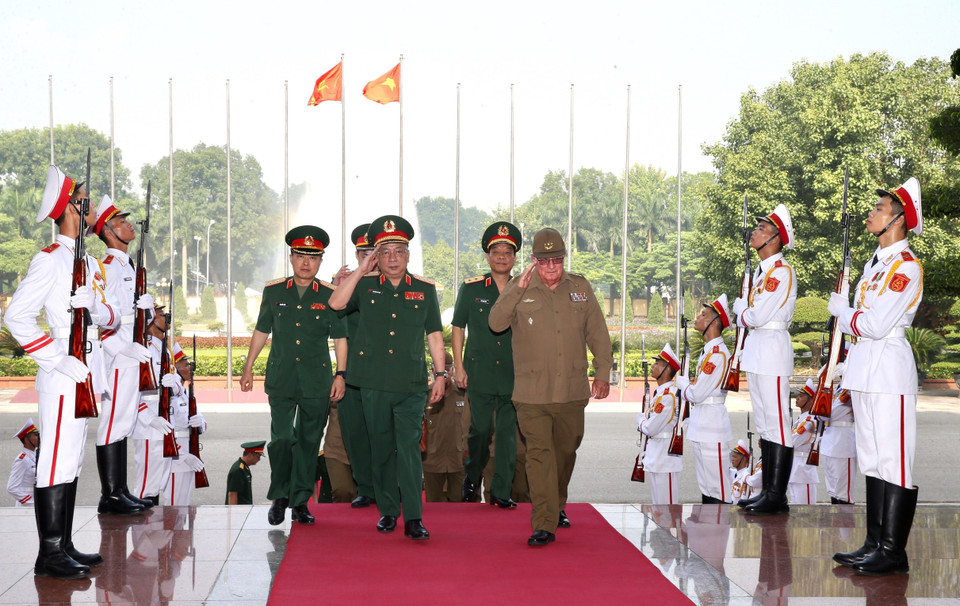 El Diálogo, presidido por el viceministro de Defensa de Vietnam, Coronel General Nguyen Chi Vinh, y el jefe del Estado Mayor General y Viceministro Primero del Ministerio de las Fuerzas Armadas Revolucionarias (MINFAR) de Cuba, General de Cuerpo de Ejército Álvaro López Miera. (Fuente: VNA)