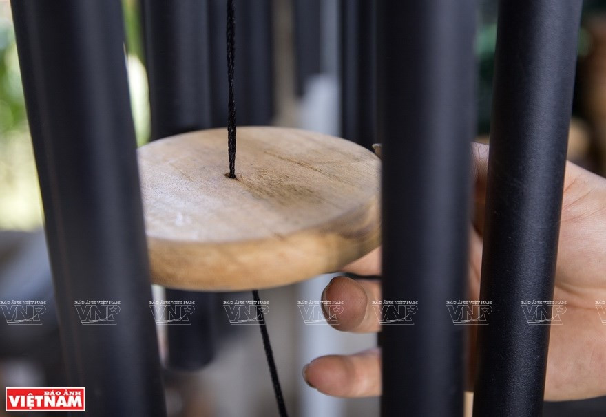 La fabricación de campañas de viento como un instrumento musical se hace a mano. (Foto: VNA)