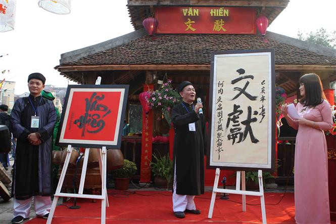 Caligrafía durante la ceremonia de apertura. (Fuente: VNA)