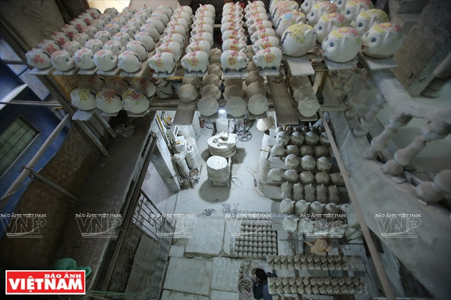 Sacan los cerdos de moldes. (Fuente: VNA)