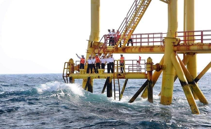 Militares del DK1 dan la bienvenida al buque Truong Sa 19 en enero de 2019 (Foto: VNA)