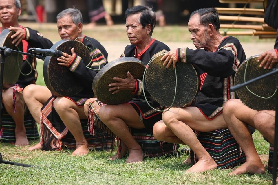 Los visitantes pueden disfrutar de platos típicos, juegos populares, e interpretaciones musicales de las numerosas etnias habitadas en Vietnam. (Fuente: VNA)