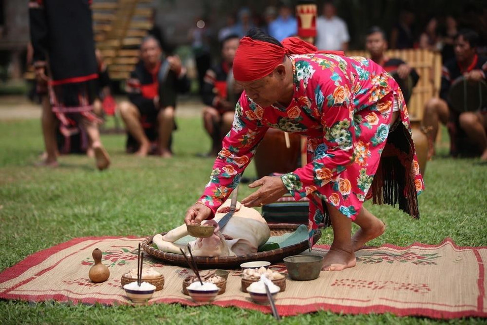 Bajo el tema "Colores de las etnias vietnamitas", el evento se lleva a cabo hasta el 2 de mayo, cuyo objetivo es para presentar costumbres y rasgos peculiares de los grupos étnicos de Vietnam, así como promocionar y preservar valores culturales de esas comunidades. (Fuente: VNA)