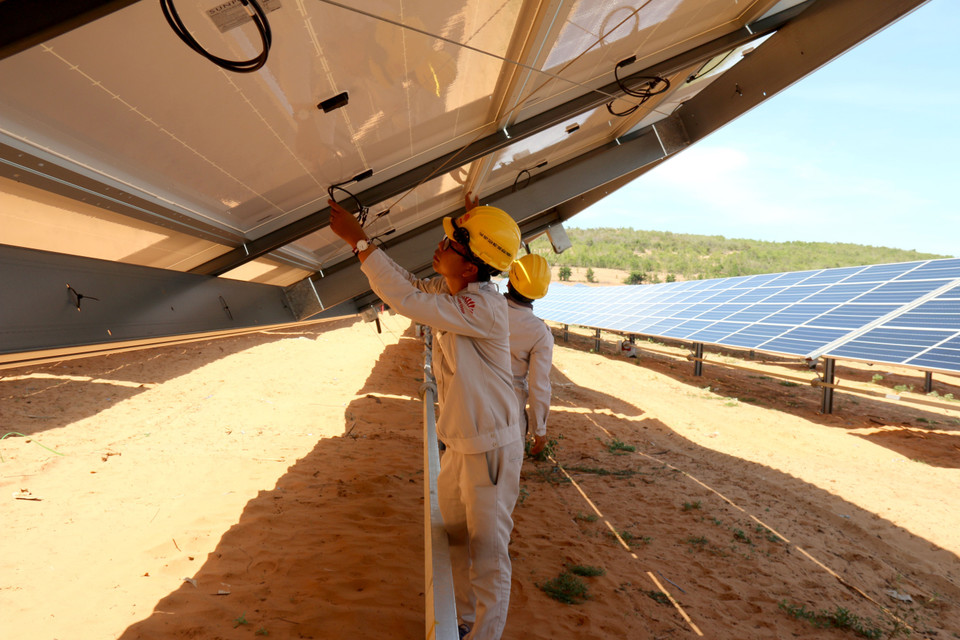 Según el plan, para 2030, Binh Thuan puede atraer inversiones para desarrollar la energía solar, con una capacidad total de más de 4.000 megavatios. (Fuente: VNA)