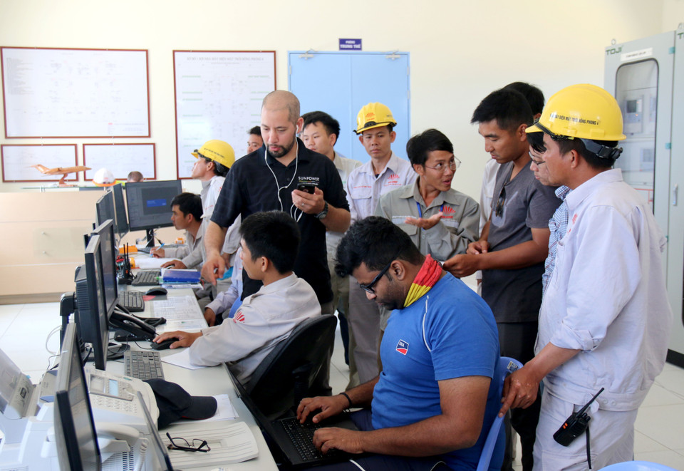 Binh Thuan cuenta con cerca de cien inversores en este campo. Las autoridades locales han concedido licencias de inversión a 26 proyectos de energía solar, muchos de los cuales ya están conectados a la red nacional. (Fuente: VNA)