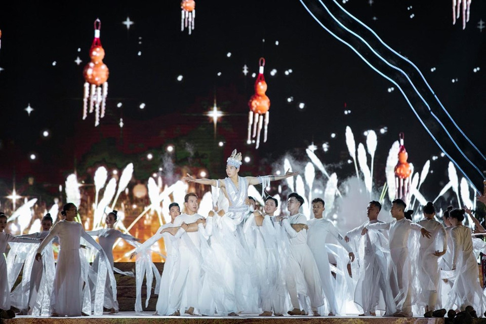 El conocido cantante Tuan Hung en el Festival del Café. (Foto: VNA)