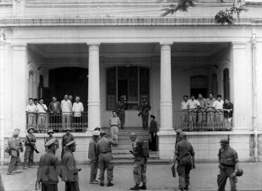 Observadores internacionales supervisaron el retiro de las tropas francesas del puerto de Hai Phong, según el Acuerdo de Ginebra. (Fuente: archivos de VNA)