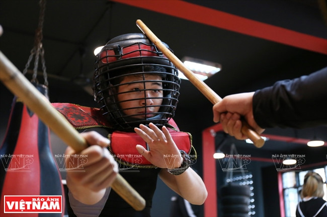 Los practicantes de Arnis usan ropa protectora para evitar lesiones en las competiciones. (Fuente: VNA)