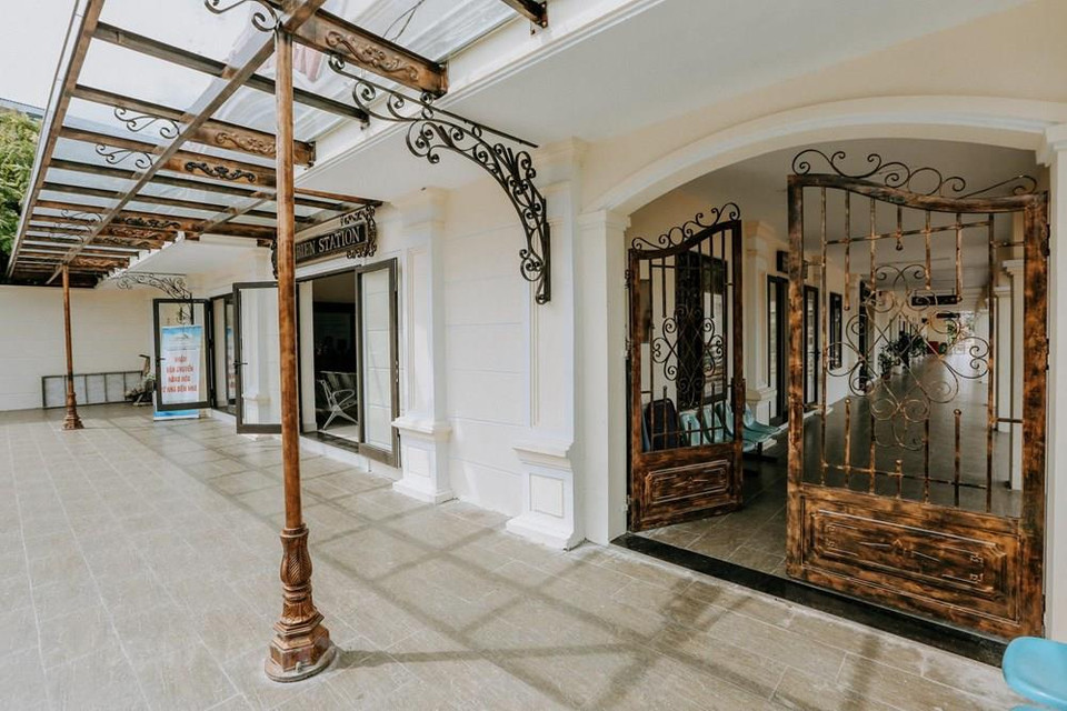 En los últimos días, los pasajeros fueron sorprendidos por la nueva imagen de la antigua estación de tran de Long Bien. (Foto: VNA)