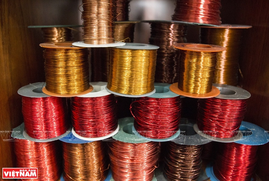 La artesana inició sus trabajos hace 13 años y hoy día, ha obtenido muchos éxitos. Sus productos son vendidos en Vietnam y exportados a Estados Unidos, Japón, Filipinas y Nueva Zelanda. (Fuente: VNA)