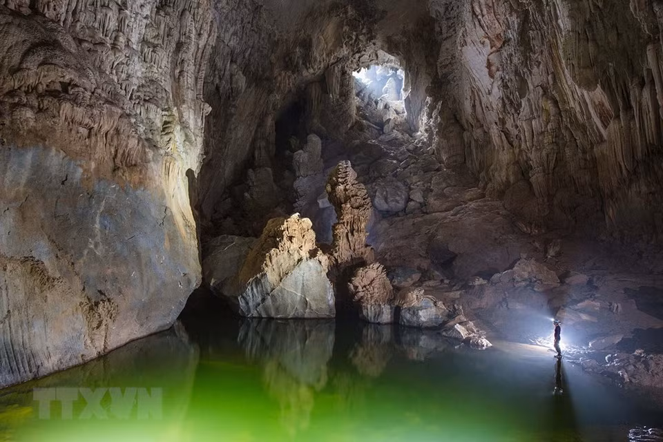 La increíble profundidad de Son Doong atrae a los viajeros que desean una verdadera aventura. 