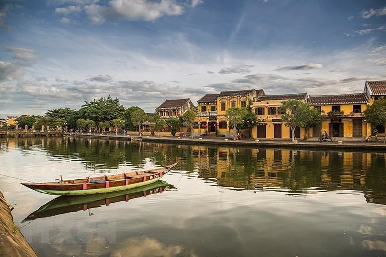 Hoi An, sobre los dos lados del río Hoai, fue nombrada Patrimonio de la Humanidad por la UNESCO en 1999. (Fuente: VNA)