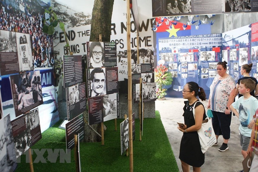 A través de la exhibición, los organizadores desean transmitir el mensaje de paz, cooperación y amistad de Hanoi, en particular y Vietnam, en general. (Foto: VNA)