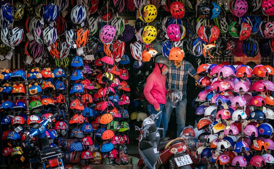 Tienda de cascos. (Fuente: VNA)