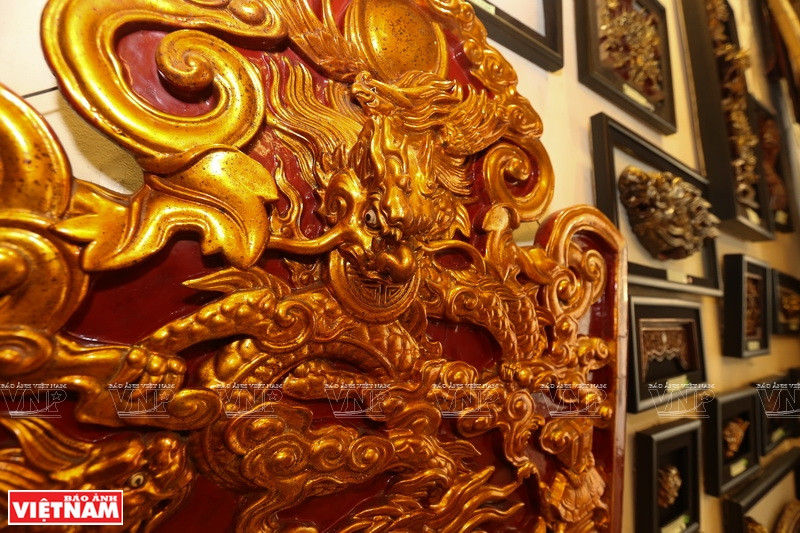 Para Mark Rapoport, cada objeto contiene su interesante historia de cada etnia. (Foto: VNA)