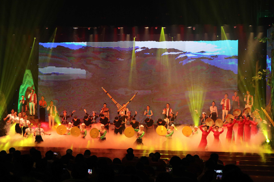 El tema de la cita es "Preservar y promover la identidad cultural de los grupos étnicos en el Noroeste de Vietnam en la integración y el desarrollo sostenible del país". (Fuente: VNA)