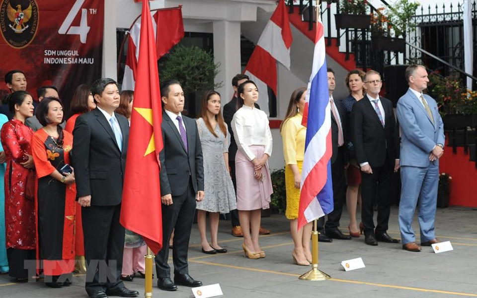 Ceremonia de izamiento de la bandera de la ASEAN en México. (Foto: VNA)