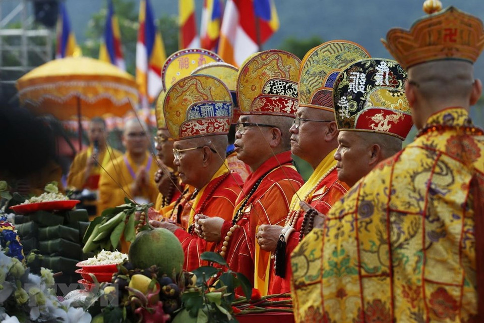 Bonzos superiores y monjes en la misa. (Fuente: VNA)
