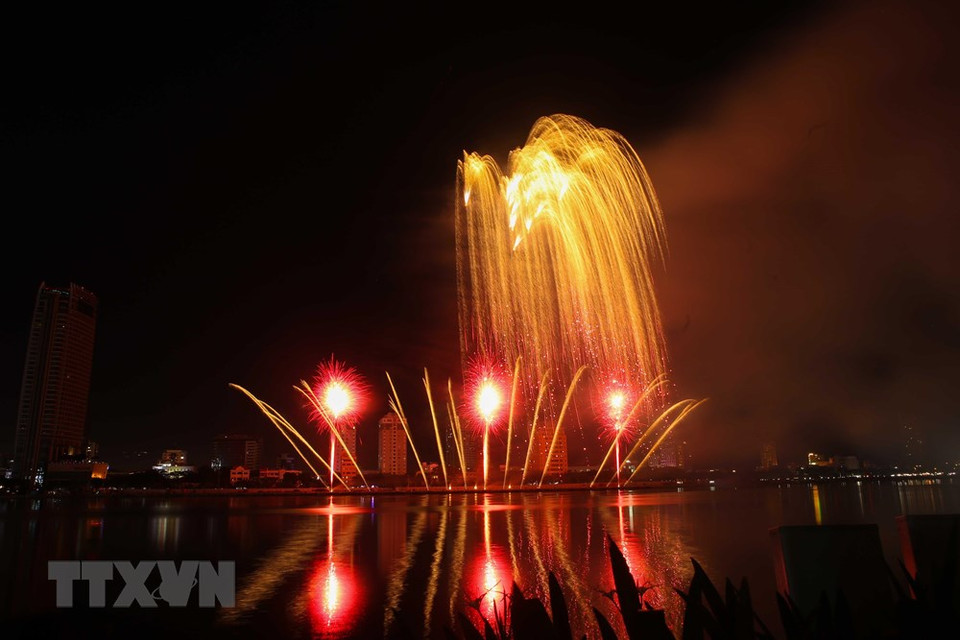 Fuegos artificiales del equipo ruso. (Foto: VNA)
