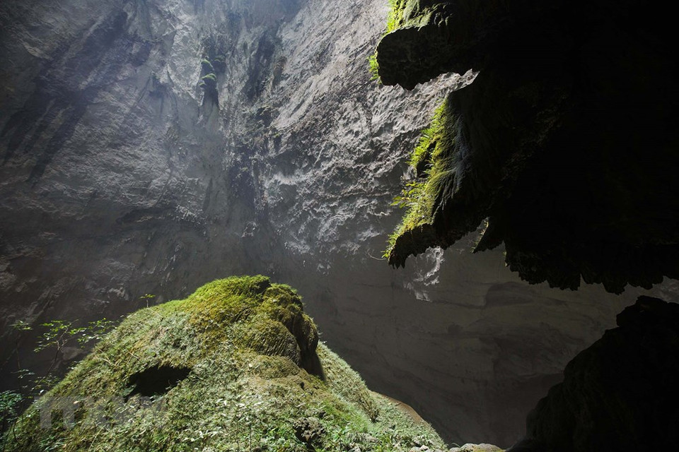 La increíble profundidad de Son Doong atrae a los viajeros que desean una verdadera aventura. 