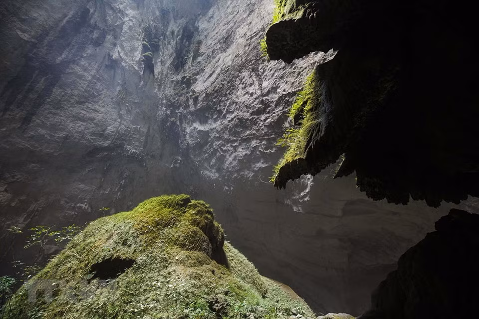 La increíble profundidad de Son Doong atrae a los viajeros que desean una verdadera aventura. 