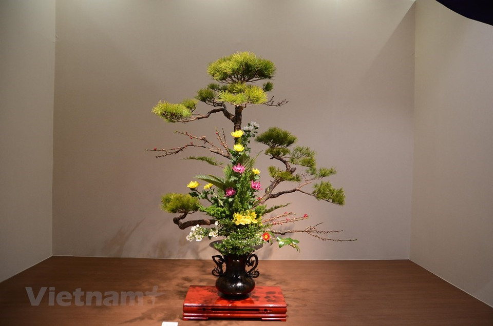 Ikebana es el arte japonés del arreglo floral, con una historia de más de 600 años. (Foto: VNA)