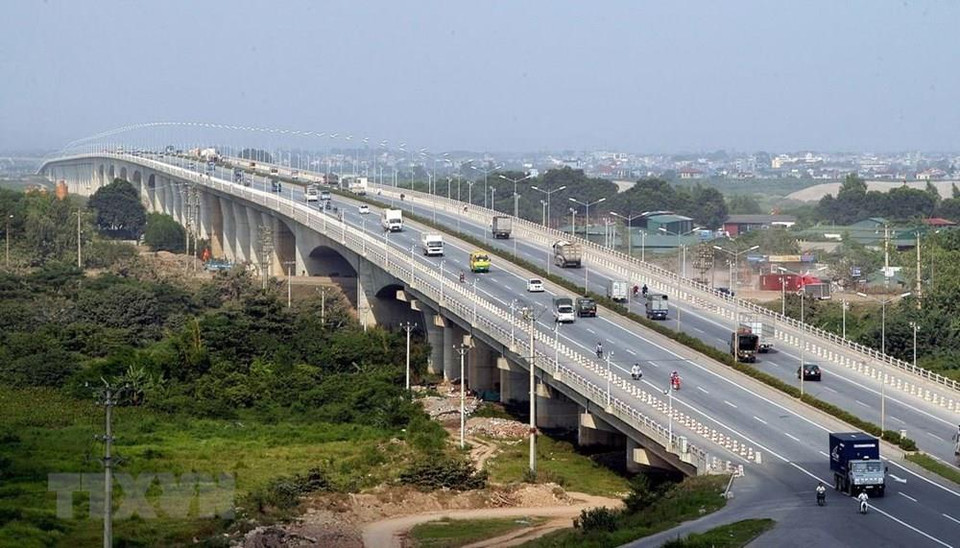 El puente Thanh Tri, inaugurado en 2008, uno de los 7 puentes grandes que cruzan el río Rojo en Hanoi (Foto: VNA)