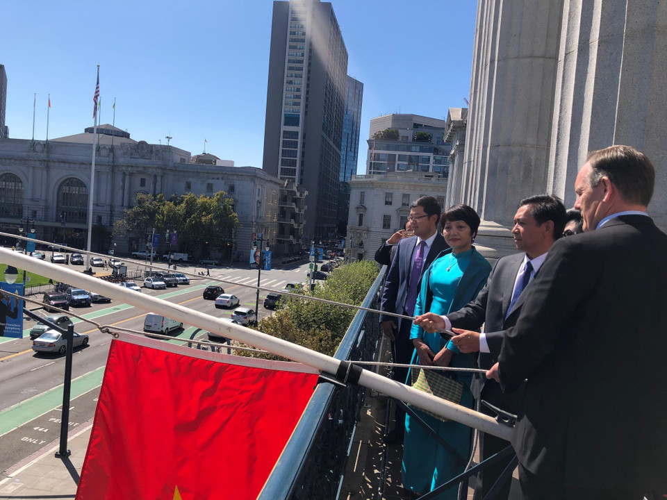Representantes del Consulado General de Vietnam en San Francisco y autoridades de esta ciudad estadounidense en la ceremonia. (Fuente: VNA) 