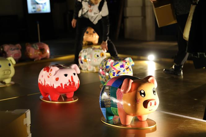 Imágenes de cerdos, símbolos del Año Lunar 2019, en Kathmandu, Nepal. (Fuente: Xinhua/VNA)