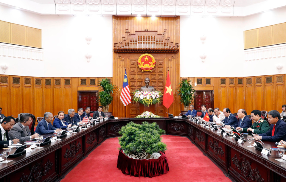 Primer ministro vietnamita, Nguyen Xuan Phuc, y su par malasio, Mahathir Mohamad, en las conversaciones oficiales en Hanoi (Fuente: VNA)