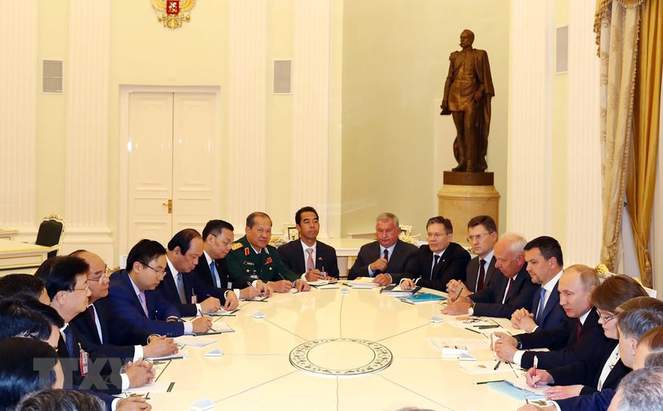 Premier vietnamita Nguyen Xuan Phuc se reúne con el presidente ruso Vladimir Putin. (Fuente: VNA)