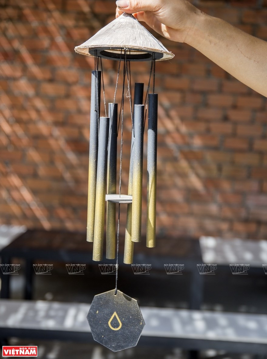 Duc Tran le da hermosos nombres a sus campanas de viento, incluidos Vega, Júpiter y Great Water (Foto: VNA)