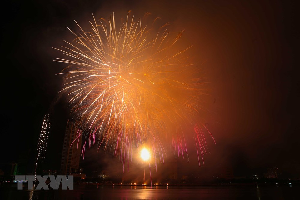 Fuegos artificiales del equipo de Vietnam. (Foto: VNA)