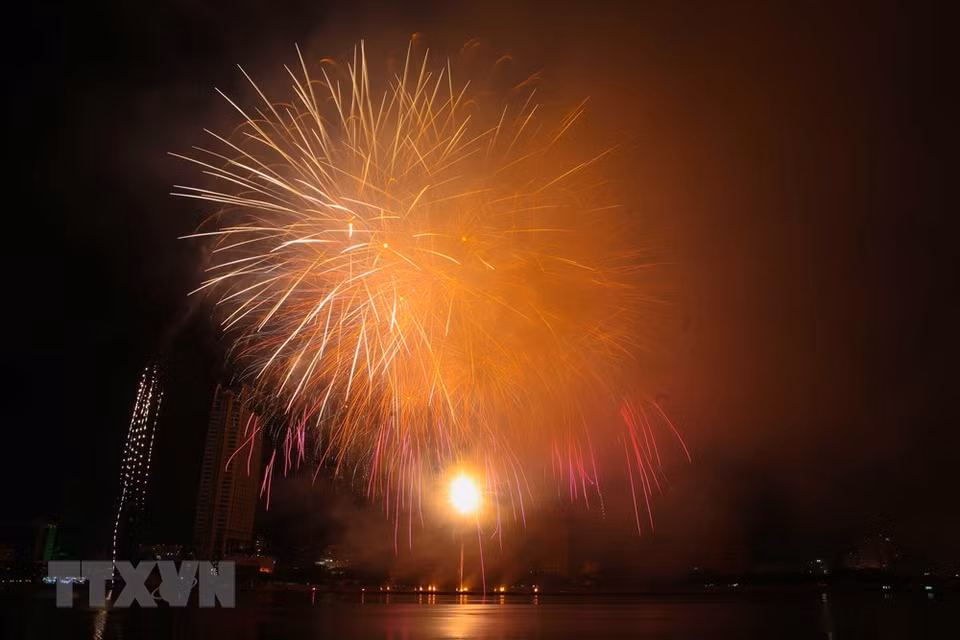 Fuegos artificiales del equipo de Vietnam. (Foto: VNA)