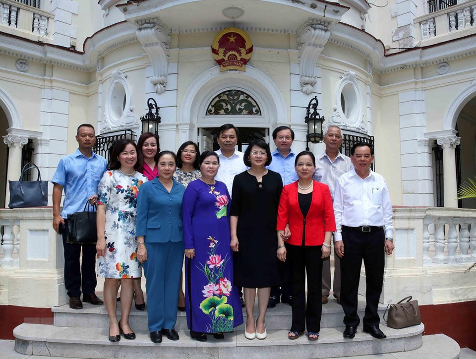 La vicepresidenta Dang Thi Ngoc Thinh visita embajada de Vietnam en Cuba. (Foto: VNA)