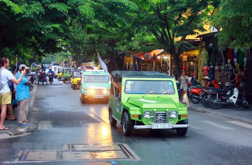 Exhibición de autos clásicos en la antigua ciudad de Hoi An (Foto: VNA)