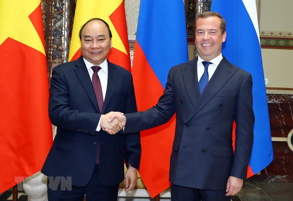 Recibe primer ministro ruso Dmitri Medvedev a su par visitante vietnamita, Nguyen Xuan Phuc. (Fuente: VNA)