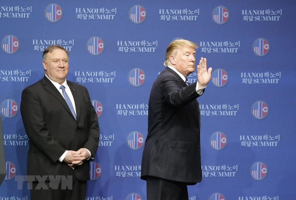 El presidente de los Estados Unidos, Donald Trump, termina la conferencia de prensa. (Foto: VNA)