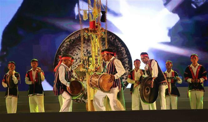 Actuación de danzas de Etnia Cham en las fiestas (Foto: VNA)